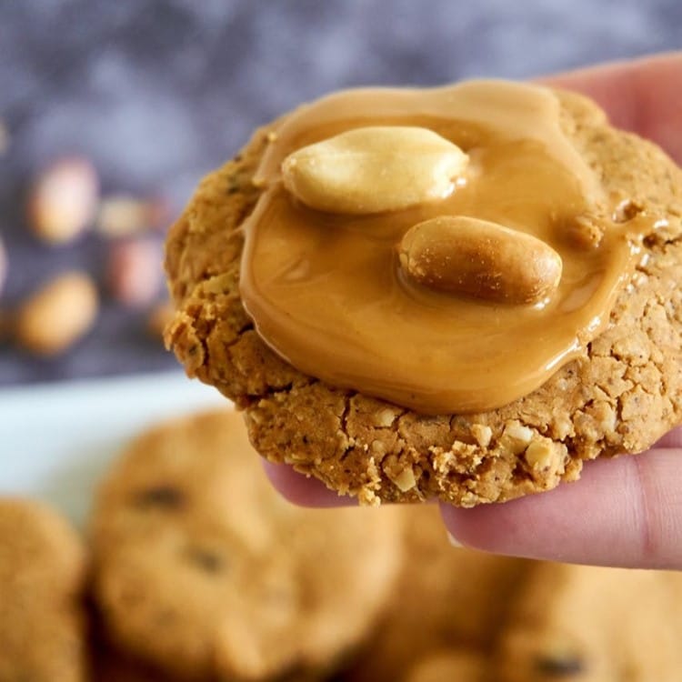 Mantequilla de Maní. galletitas de avena con topping de mantequilla de maní